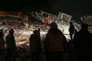 Čeští záchranáři v Turecku našli deset lidí, tři mrtvé vytáhli - Novinky